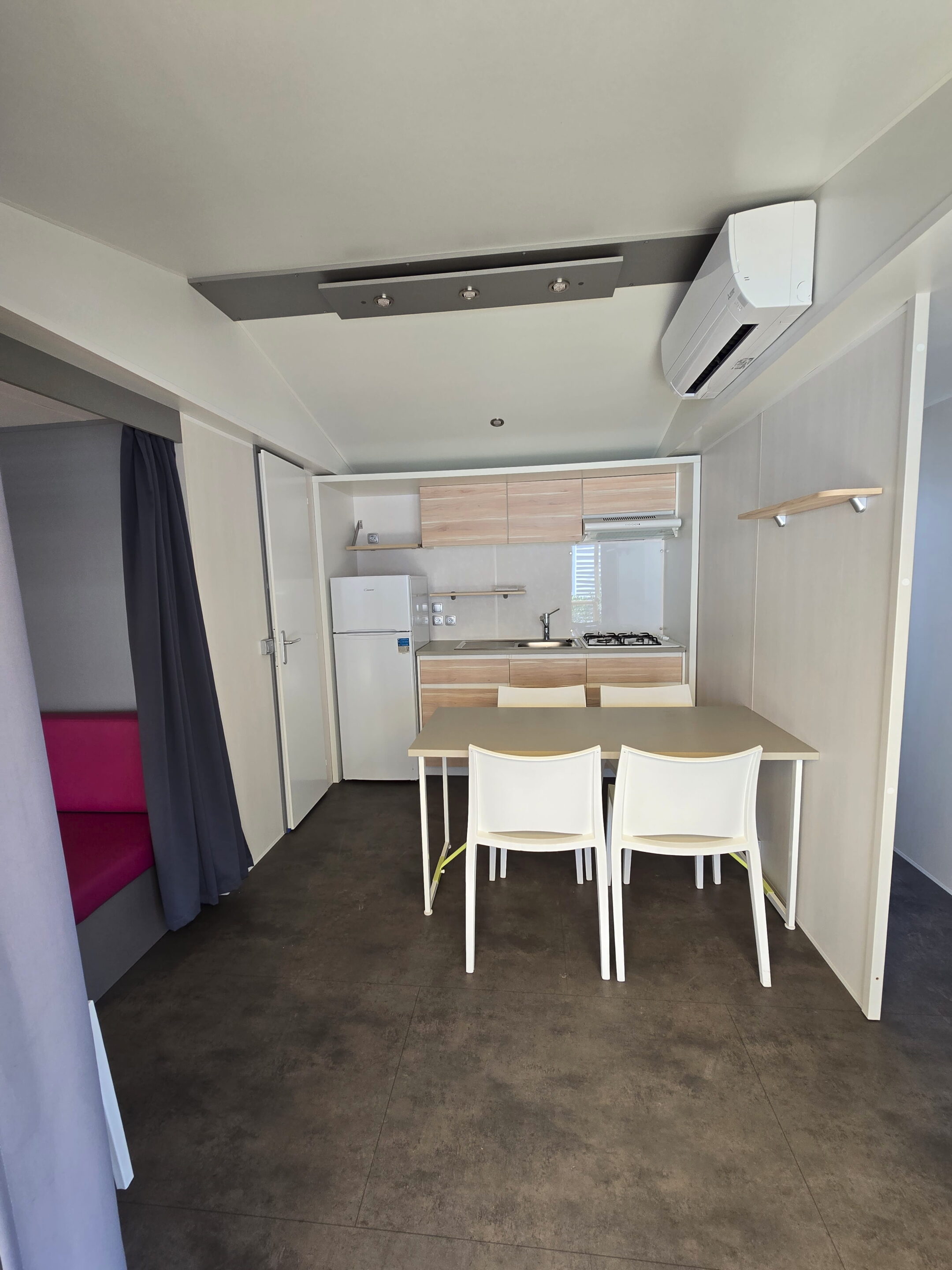 Camping les Oliviers - Hébergements et Emplacements