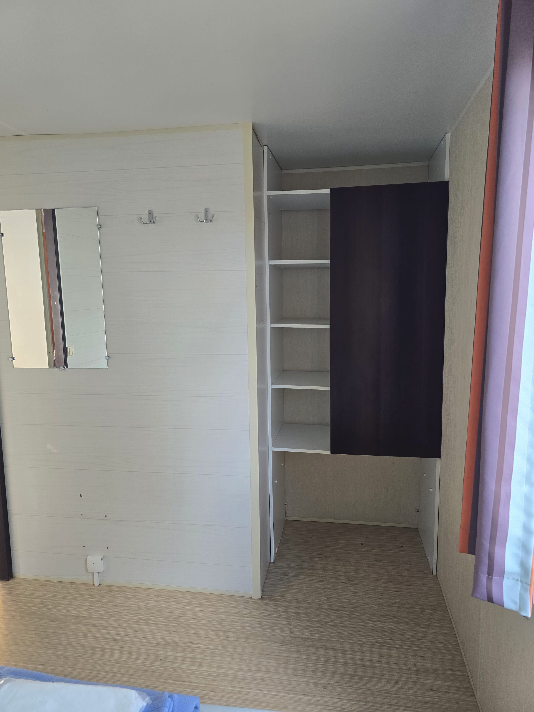 Camping les Oliviers - Hébergements et Emplacements